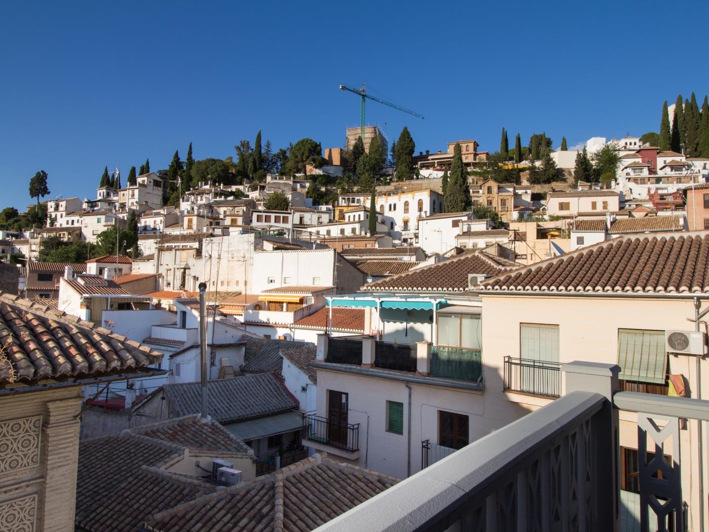 Fantástico ático con terraza y vistas en Granada